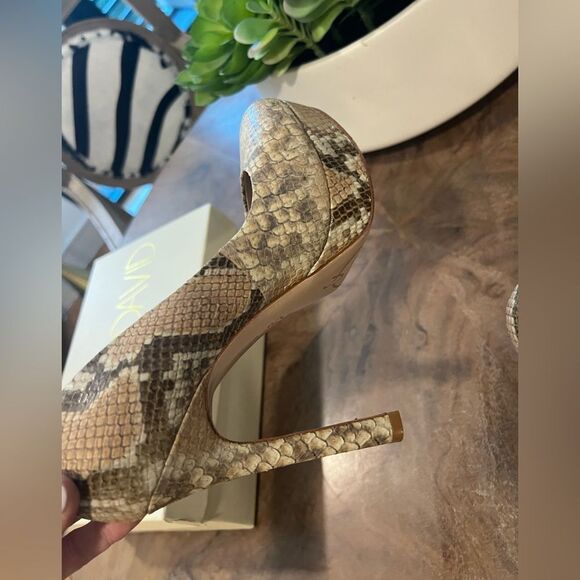 Joan & David Elegant Snakeskin Platform Heels size 6 1/2 - Picture 7 of 13